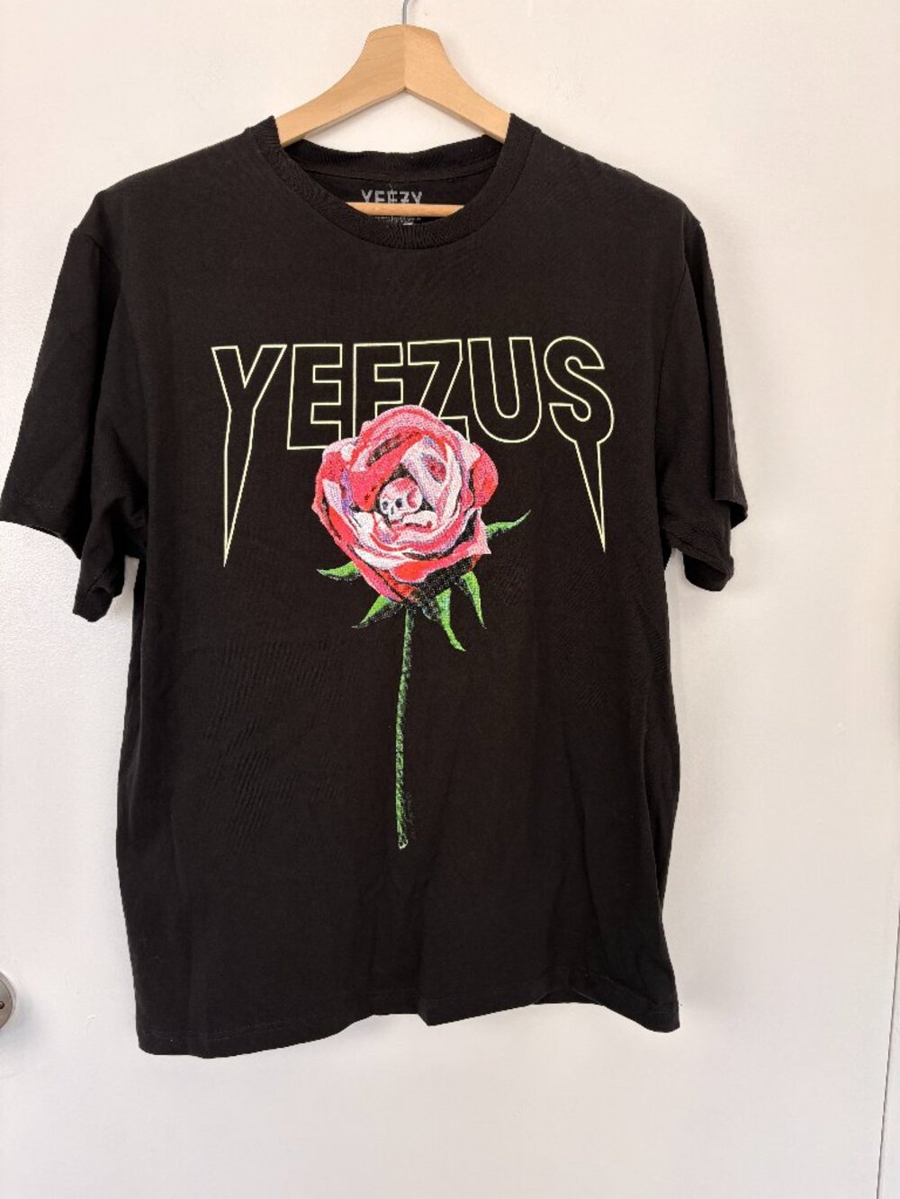 NWT Yeezy Yeezus Tour Black Rose Skull Graphic T-Shirt Kanye West Medium UNISEX